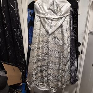 Elegant Silver and Black Patterned Cloak